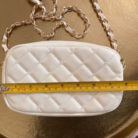 NWOT Forever21 White Quilted Chain Crossbody - Picture 6 of 12